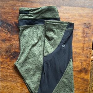 Lululemon Run Inspire Crop Size 6 green